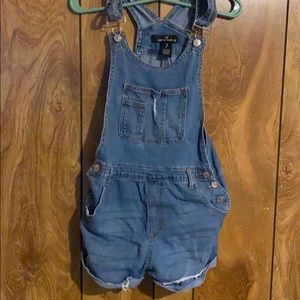 Overall shorts